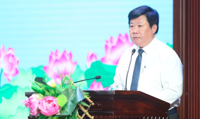 Phó Bí thư Đảng ủy, Chủ tịch UBND phường Tây Hồ Nguyễn Thanh Tịnh phát biểu tại hội nghị.