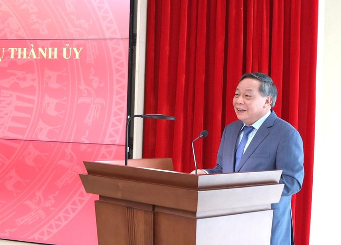 Phó Bí thư Thành ủy Nguyễn Văn Phong phát biểu tại hội nghị. Ảnh: Thanh Hải