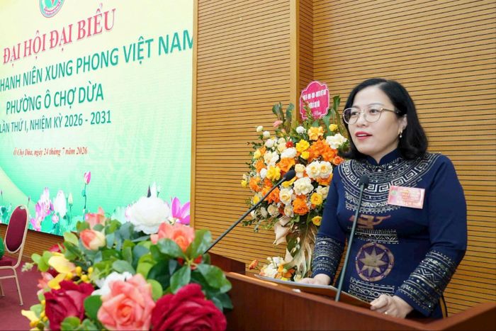 Phó Bí thư Thường trực Đảng ủy phường Ô Chợ Dừa Lê Ngọc Hân phát biểu chỉ đạo tại Đại hội. Ảnh: P.V