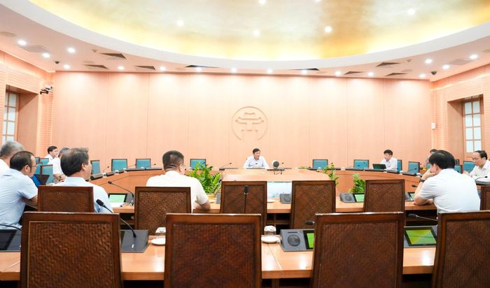 Phó Chủ tịch UBND thành phố Hà Nội Đỗ Anh Tuấn chủ trì cuộc họp. Ảnh: Hồng Thái
