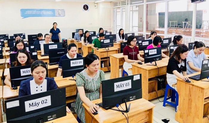 Trường THCS Dịch Vọng, Hà Nội thực hiện khảo sát năng lực ngoại ngữ đối với giáo viên. Ảnh: DV