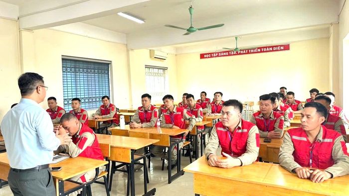 Hơn 50 ứng viên tham gia đợt kiểm tra kỹ năng nghề. Ảnh: Lê Nguyễn
