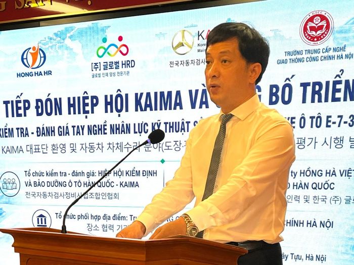 Ông Trần Việt Hùng, Hiệu trưởng Trường Trung cấp nghề Giao thông công chính Hà Nội. Ảnh: Lê Nguyễn