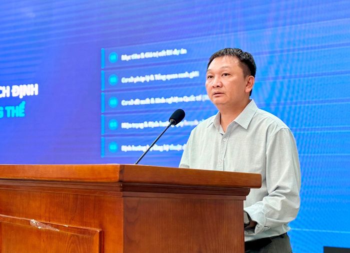 Phó Chủ tịch UBND xã Phúc Thịnh Nguyễn Văn Minh phát biểu tại hội nghị. Ảnh: Thanh Hà