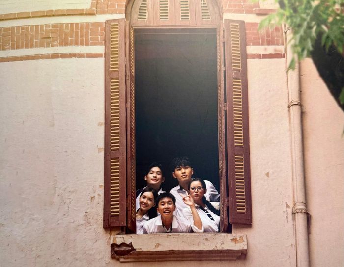 Bộ phim đưa khán giả trở lại những ký ức thanh xuân trong trẻo, hồn nhiên. Ảnh: VFC