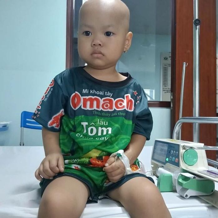 Bé Vân 3 tuổi đã phải chịu đau đớn vì căn bệnh ung thư máu