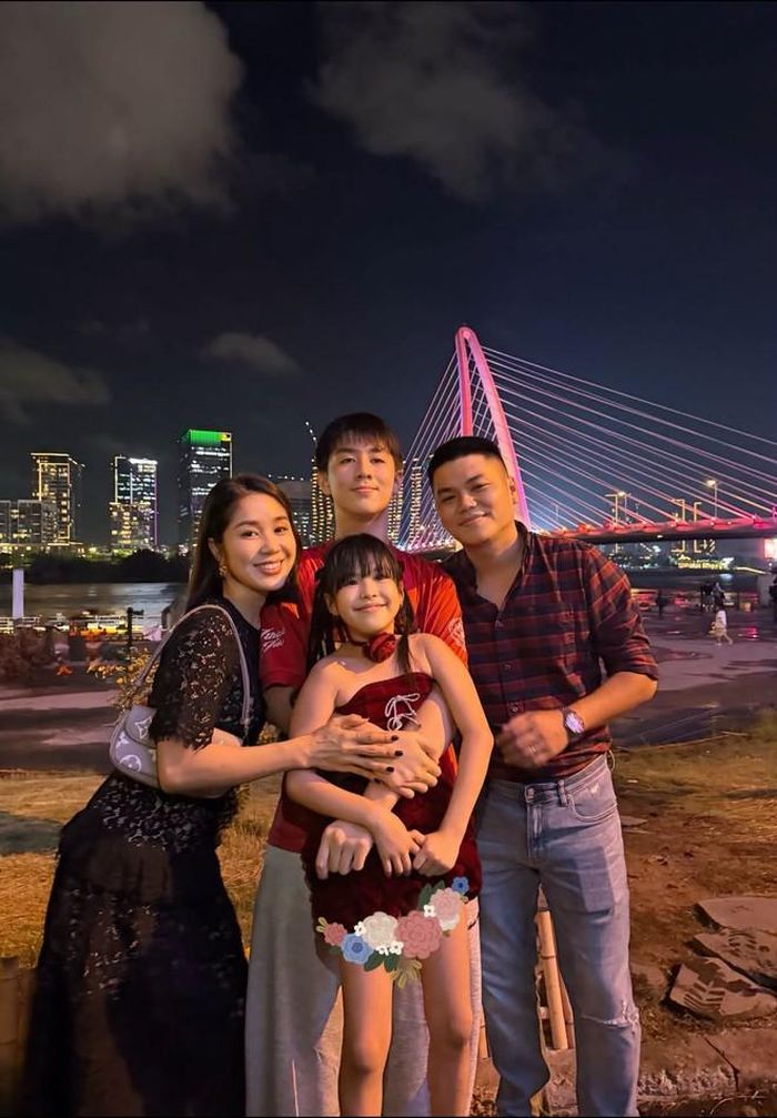 Lê Phương cảm ơn ông xã vì 10 năm và một gia đình trọn vẹn!