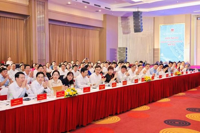 Các đại biểu tham dự hội nghị.