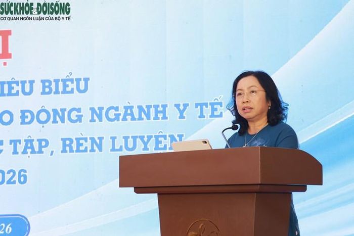 Phó Chủ tịch Tổng Liên đoàn Lao động Việt Nam Thái Thu Xương phát biểu tại hội nghị. Ảnh: Công đoàn Y tế Việt Nam