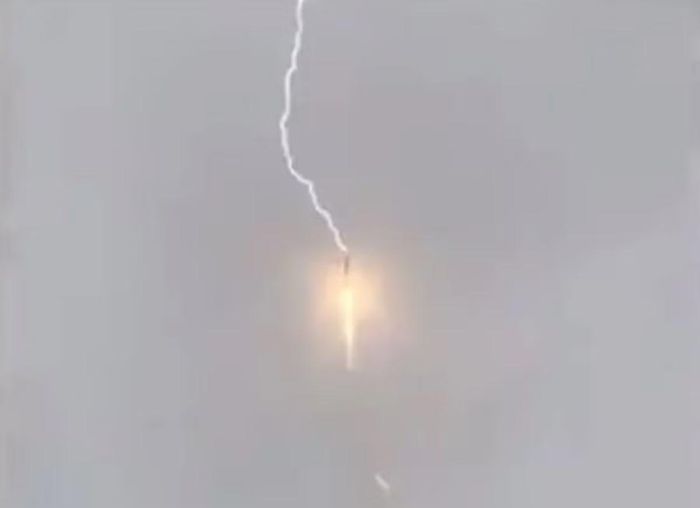 Tên lửa của Nga bị sét đánh trúng vào tháng 5/2019. Ảnh: Roscosmos/ Dmitry Rogozin via Twitter.