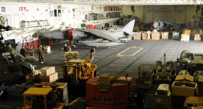 USS Peleliu sử dụng 2 nồi hơi áp suất cao và 2 tuabin hơi nước với tổng công suất 70.000 mã lực, cho tốc độ tối đa hơn 44 km/h.