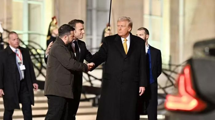 Theo nhà lãnh đạo Ukraine, cuộc trao đổi diễn ra không có sự tham dự của trợ lý hay cố vấn.