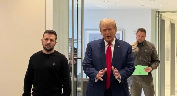 Khi được hỏi điều gì đã làm thay đổi mối quan hệ, ông Zelensky cho biết bước ngoặt xuất hiện trong cuộc gặp riêng bên lề tang lễ cố Giáo hoàng Francis tại Vatican.
