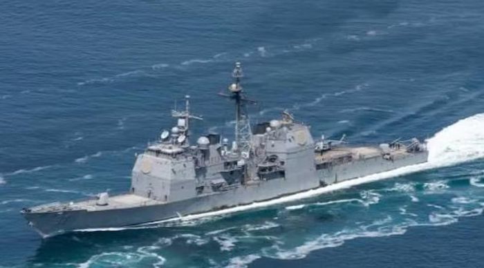 Trong khi đó, USS Mobile Bay là tuần dương hạm lớp Ticonderoga, dài 173 mét, rộng 17 mét, lượng giãn nước đầy tải gần 10.000 tấn.