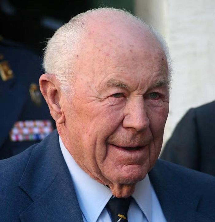 Trong giới hàng không, Chuck Yeager được xem là người đã chứng minh rằng “bức tường âm thanh” không phải giới hạn cuối cùng của con người, mà chỉ là cánh cửa đầu tiên cần được mở.