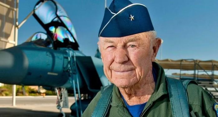 Nhiều huyền thoại khác của nước Mỹ như Scott Crossfield, Joe Walker hay Neil Armstrong đều tiếp bước trên con đường mà Yeager đã mở ra. Trước khi trở thành người đầu tiên đặt chân lên Mặt Trăng, Armstrong cũng từng là một phi công thử nghiệm, nhiều lần đối mặt với cái chết trên những chiếc X-15.