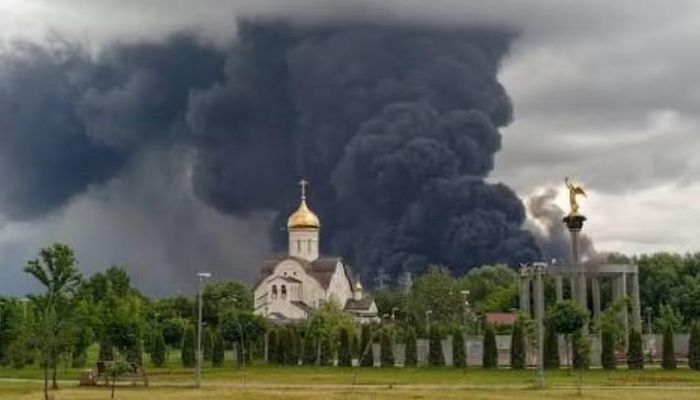 Tại thành phố Voronezh, một đợt tập kích khác cũng gây ra vụ nổ lớn. Nhiều hình ảnh trên mạng xã hội cho thấy một trung tâm hậu cần của Wildberries, nền tảng thương mại điện tử lớn nhất Nga, bốc cháy sau vụ tấn công.