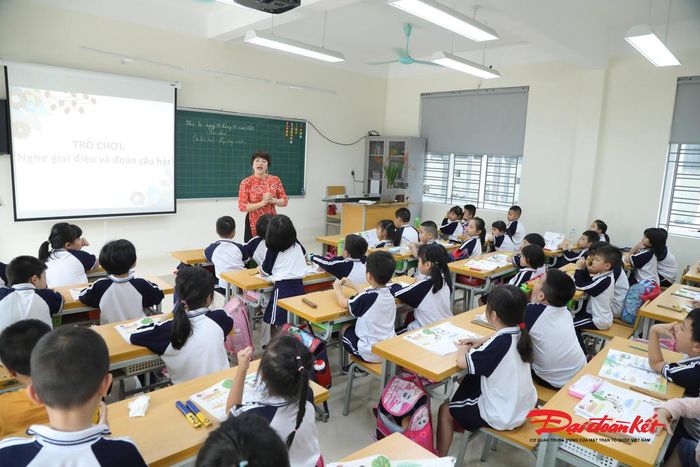 Một giờ học của cô và trò Trường Tiểu học Phương Mai (Hà Nội). Ảnh: Quang Vinh