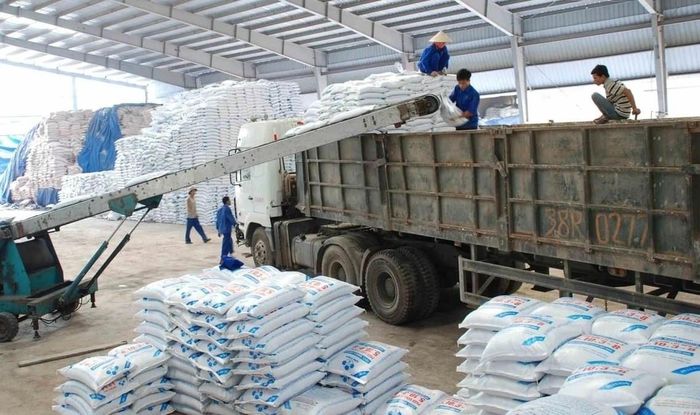 6 tháng đầu năm 2026, Việt Nam đã xuất khẩu khoảng 1,7 triệu tấn phân bón, thu về 933 triệu USD. Ảnh: TL