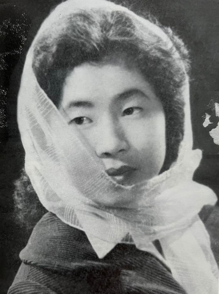 Chân dung chị Hiên do anh Giá chụp năm 1965. Ảnh chụp từ sách.