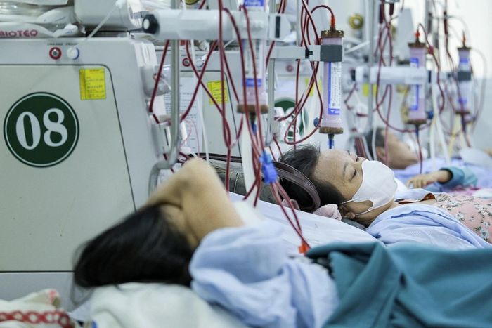  Nhiều người chỉ xuất hiện các triệu chứng khi chức năng thận đã mất tới 80%. Ảnh: Hoài Bảo. 