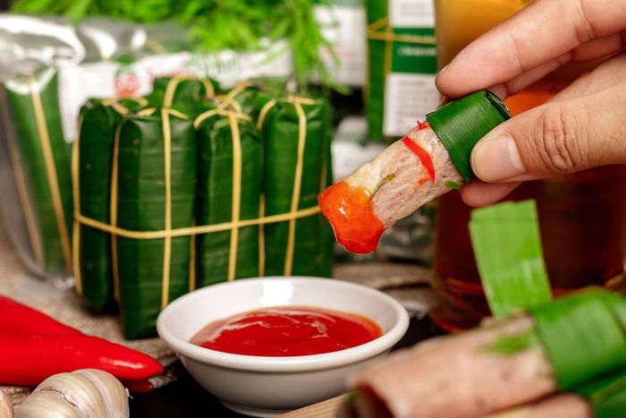 Nem chua Việt Nam được giới trẻ Mỹ thi nhau ăn thử.Ảnh: Nem Thanh - Đặc Sản Nem Chua Thanh Hóa.