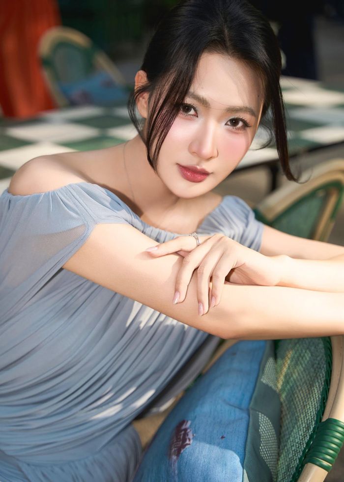  Cô theo đuổi hình tượng "nàng thơ" với phong cách thời trang kín đáo, thanh lịch. Người đẹp sở hữu chiều cao 1,7 m, gương mặt hài hòa, thanh tú. Trước đây, người hâm mộ ưu ái Minh Trang và gọi cô là "Baifern phiên bản Việt". Trong một bài phỏng vấn, nữ diễn viên cho biết lợi thế về ngoại hình cũng mang đến cho cô nhiều cơ hội trong nghề nghiệp. 