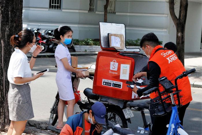 Nhóm Shop Mall đóng góp 1/3 doanh số trên các sàn TMĐT. Ảnh: Phương Thảo.