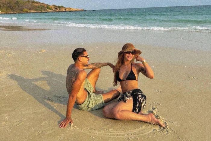  Bên ngoài sân cỏ, Machado được xem là hậu phương vững chắc của Đỗ Hoàng Hên. Cô thường chuẩn bị các bữa ăn phù hợp với chế độ dinh dưỡng và đồng hành cùng anh trong cuộc sống thường ngày. Với màn ra mắt tuyển quốc gia ấn tượng của Hoàng Hên, Machado tiếp tục thu hút sự quan tâm trong dàn WAG Việt. 