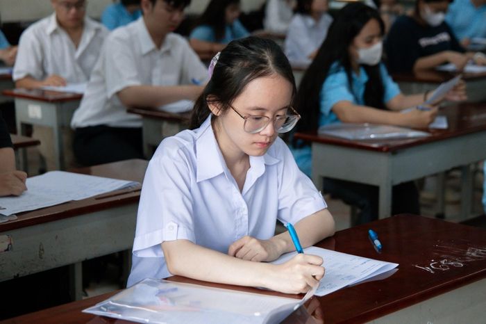 Giá sách giáo khoa giảm bình quân 13,3% so với năm học trước. Ảnh minh họa: Phương Lâm.
