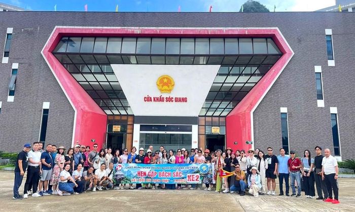 Đoàn doanh nghiệp lữ hành Việt Nam tham gia chương trình kết nối du lịch Việt - Trung 2026. Ảnh: HÀ HẢI