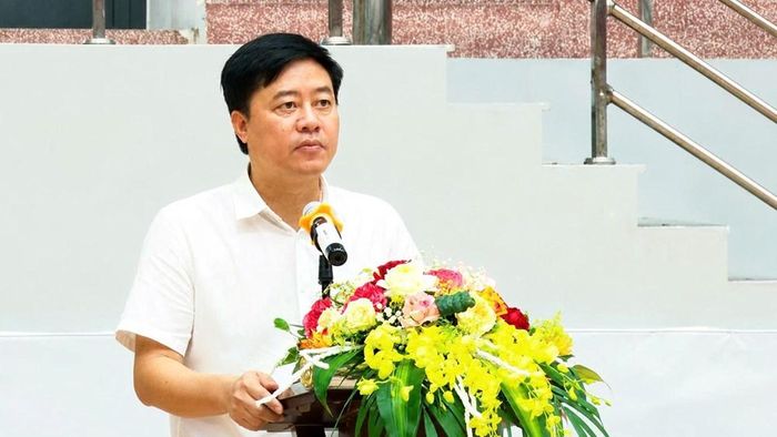 Ông Nguyễn Duy Tự, Phó Giám đốc Sở VHTTDL Thanh Hóa phát biểu khai mạc Giải cầu lông thiếu niên, nhi đồng tỉnh Thanh Hóa lần thứ II năm 2026