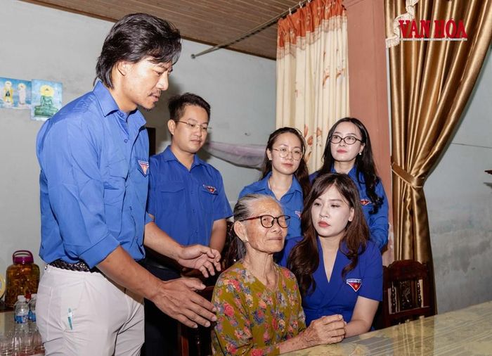 Thăm và động viên gia đình chính sách tại phường Đông Hà