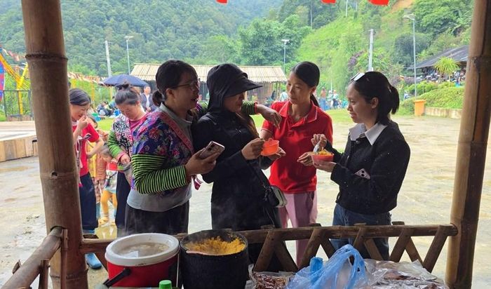 Bản Lồng mang trong mình đủ đầy vẻ đẹp mộc mạc và nguyên sơ
