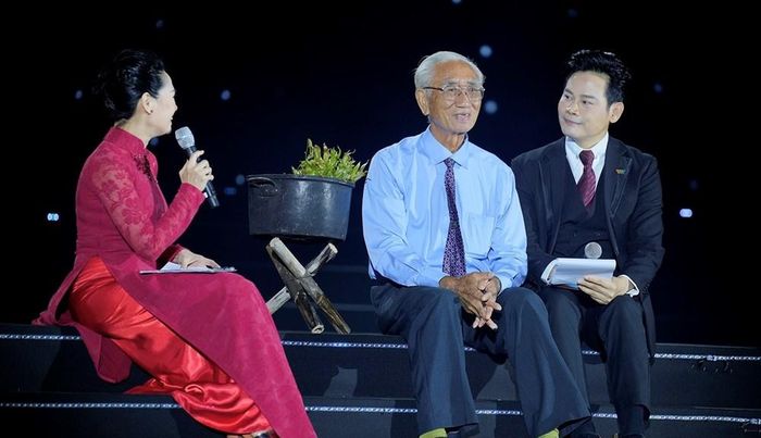 Điểm nhấn của chương trình là phần giao lưu với Thượng tá Nguyễn Văn Bấu, nguyên Phó Giám đốc Công an tỉnh Kiên Giang, nguyên cán bộ An ninh Khu 9