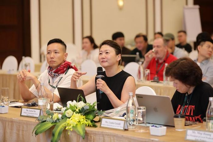Nhà sản xuất Lorna Tee góp ý cho các dự án Script Lab trong buổi pitching. Ảnh: DANAFF IV