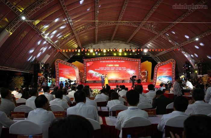 Lễ khánh thành Quảng trường Trung tâm Gia Nghĩa và Khu liên hợp Bảo tàng, Thư viện, Công viên tại phường Bắc Gia Nghĩa, tỉnh Lâm Đồng - Ảnh: VGP/Nguyễn Hoàng