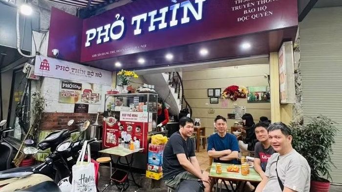Với nhiều thương hiệu nổi tiếng, phở Hà Nội vừa là món quà đặc trưng, vừa là di sản văn hóa giá trị.