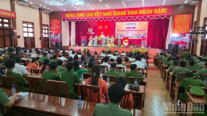 Quang cảnh ngày hội.