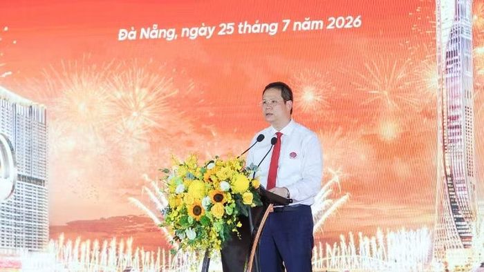 Chủ tịch Ủy ban nhân dân thành phố Đà Nẵng Nguyễn Mạnh Hùng phát biểu tại buổi lễ.