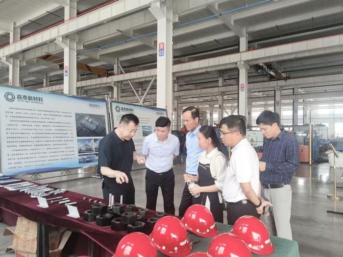 Đoàn công tác của Công ty Cổ phần Vận tải đường sắt (Traravico) và Công ty Trách nhiệm hữu hạn Một thành viên Logistics Viettel khảo sát hoạt động logistics và hàng hóa trên tuyến vận tải đường sắt quốc tế Việt Nam-Trung Quốc.