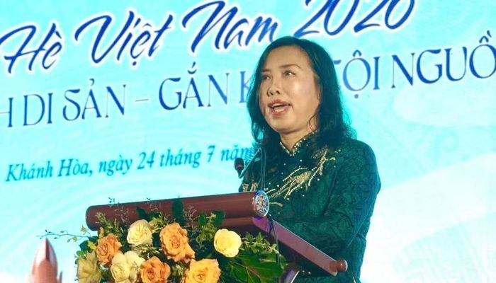Thứ trưởng Ngoại giao Lê Thị Thu Hằng phát biểu tại Lễ bế mạc Trại hè Việt Nam 2026. (Ảnh: Ủy ban Nhà nước về người Việt Nam ở nước ngoài cung cấp)