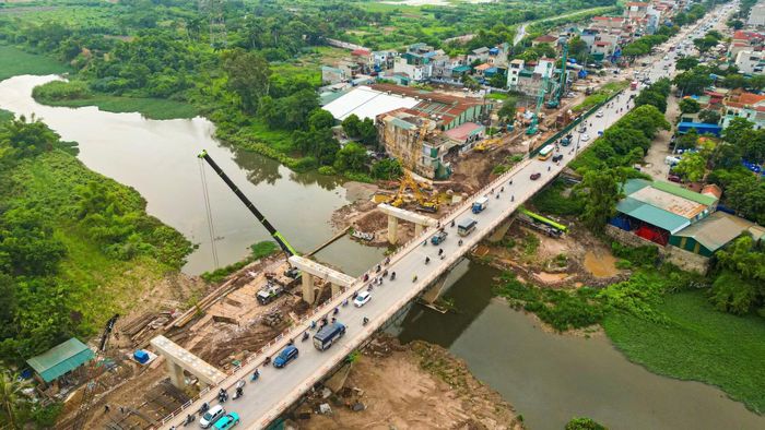 Việc hoàn thiện trục giao thông chiến lược này không chỉ góp phần giảm tải áp lực giao thông cho khu vực cửa ngõ phía tây Thủ đô mà còn tạo tiền đề quan trọng cho phát triển kinh tế-xã hội bền vững, nâng cao chất lượng đời sống của người dân.