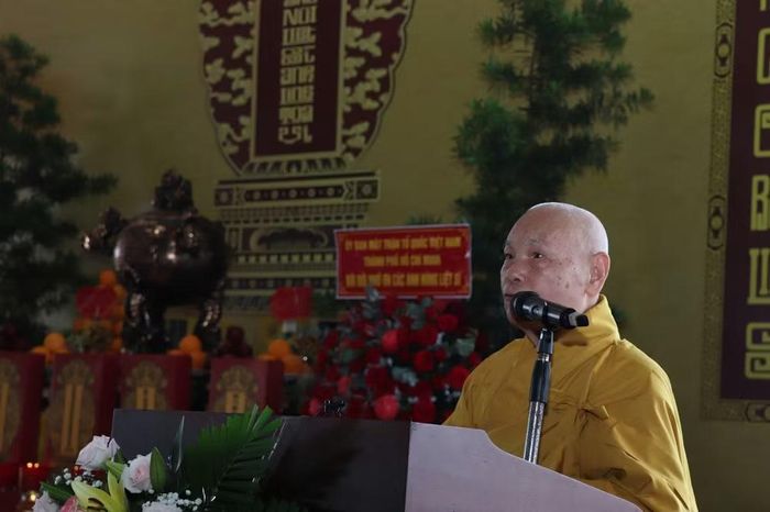 Trưởng lão Hòa thượng Thích Thiện Nhơn phát biểu.