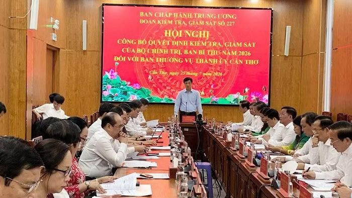 Đồng chí Nguyễn Duy Ngọc, Trưởng đoàn kiểm tra, giám sát phát biểu tại buổi làm việc.