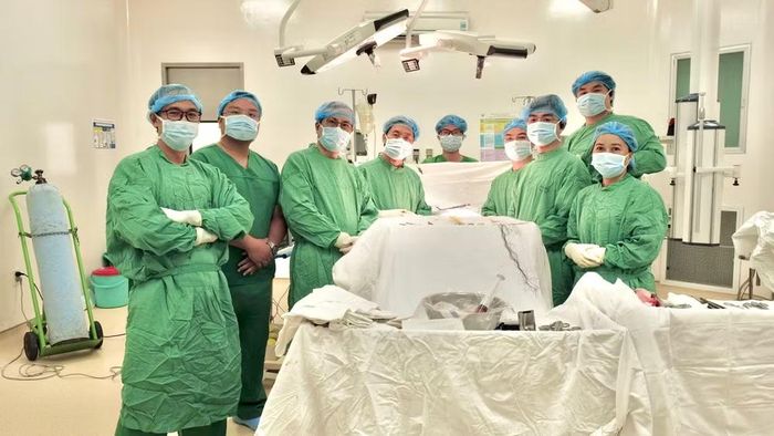 Ê-kíp thực hiện ca ghép thận tại Bệnh viện Nhân dân 115.