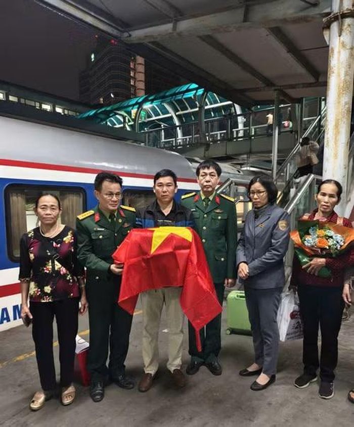 Lãnh đạo ngành Đường sắt cho biết: Đối với những người làm đường sắt, được đồng hành cùng Hội Hỗ trợ gia đình liệt sĩ Việt Nam trong hành trình đưa các Anh hùng liệt sĩ trở về quê hương là một niềm vinh dự thiêng liêng. (Ảnh: VNR)