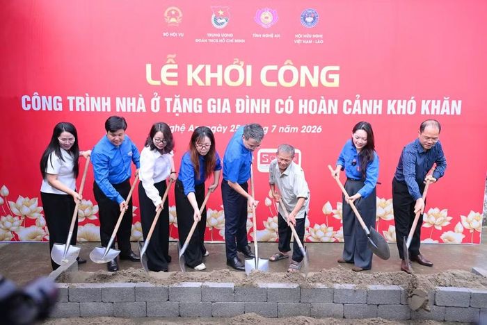 Khởi công nhà tình nghĩa cho gia đình ông Biện Văn Nghĩa tại xóm Tân Lĩnh, xã Kim Liên.
