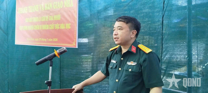 Đại tá Trần Thanh Bình, Phó chính ủy Bộ CHQS tỉnh Lai Châu phát biểu tại lễ bàn giao.