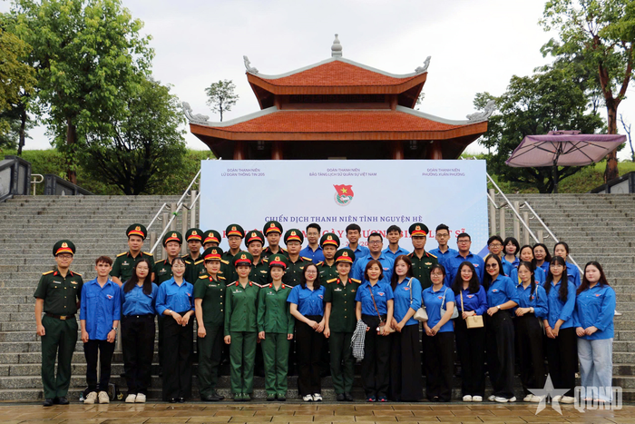 Các đại biểu tham dự hoạt động.